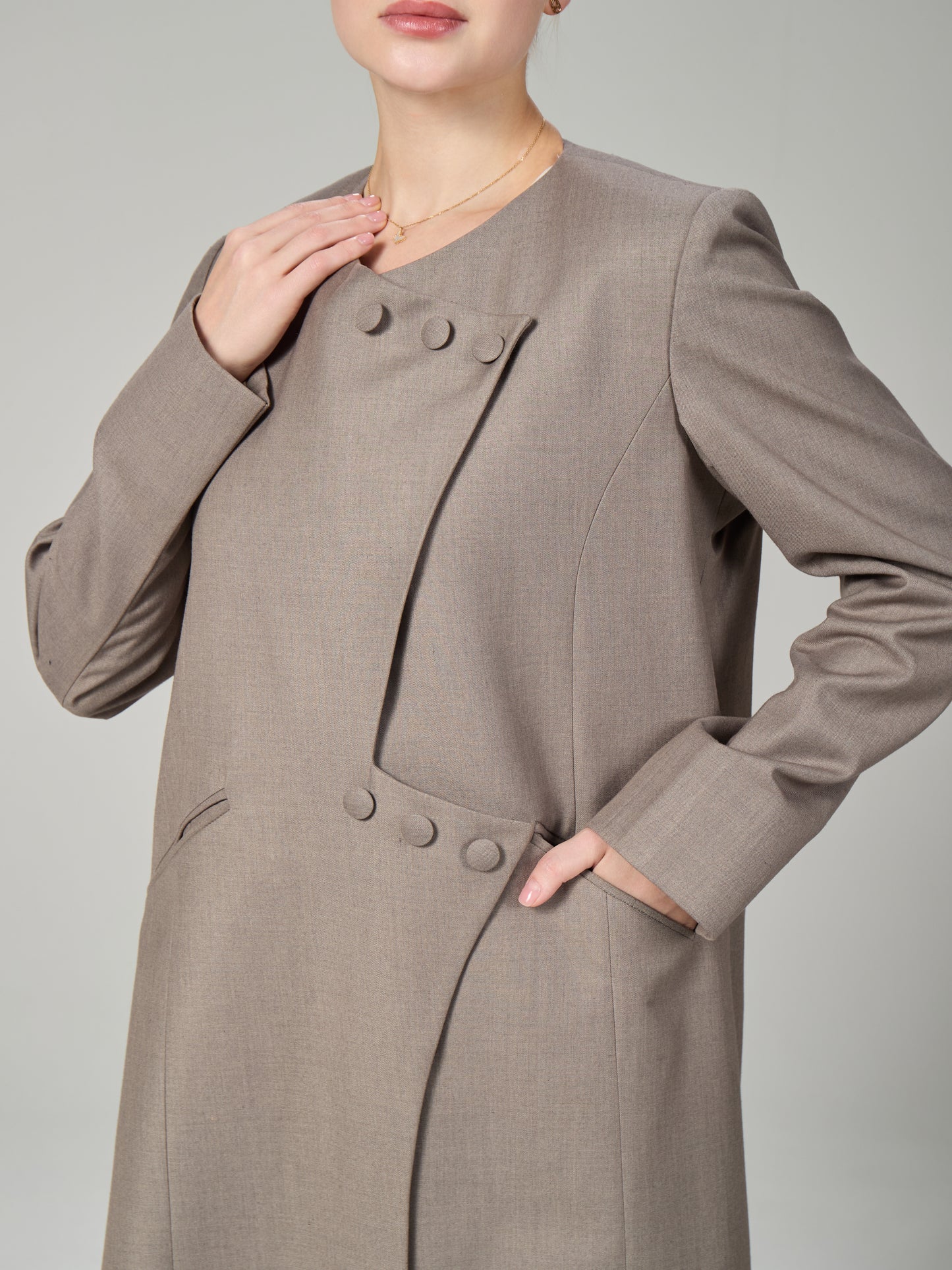 Nude abaya